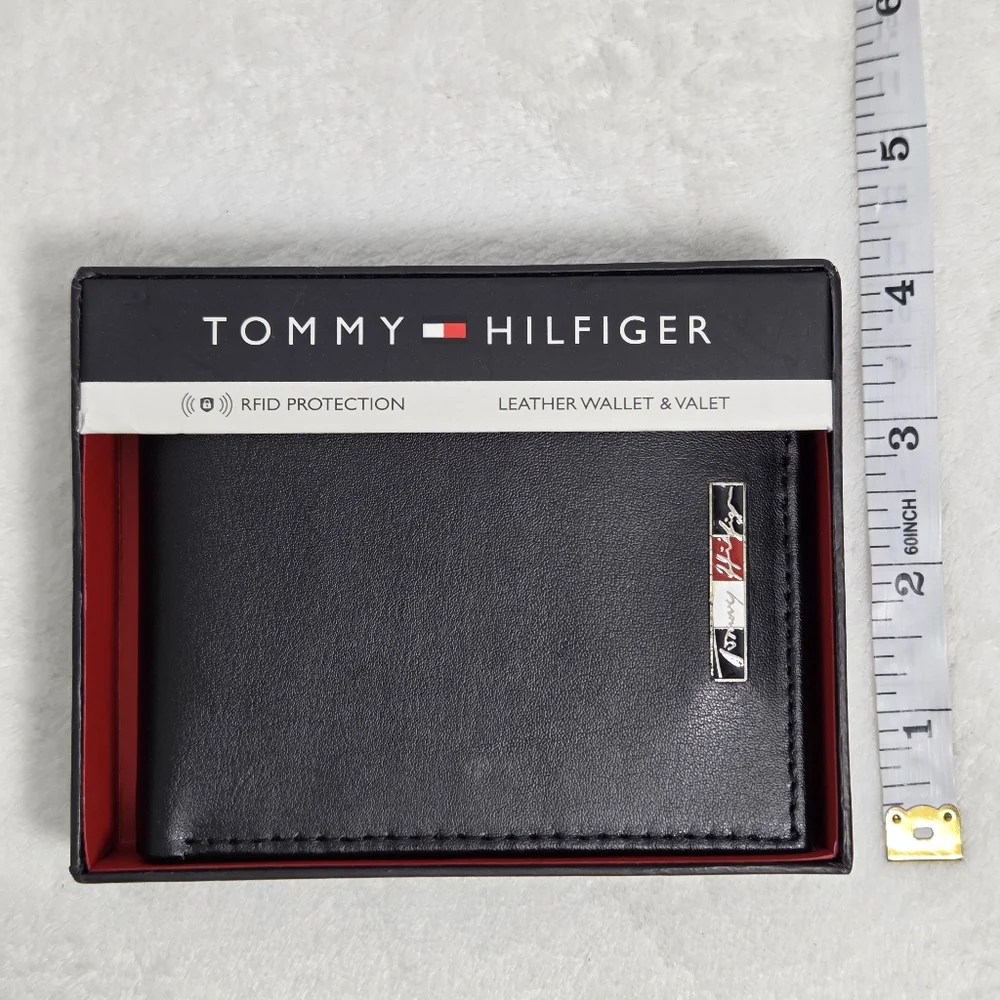 Tommy Hilfiger Black‎ Leather RFID Wallet NEW